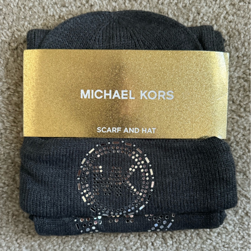 NWT Michael Kors Beanie & Scarf Set